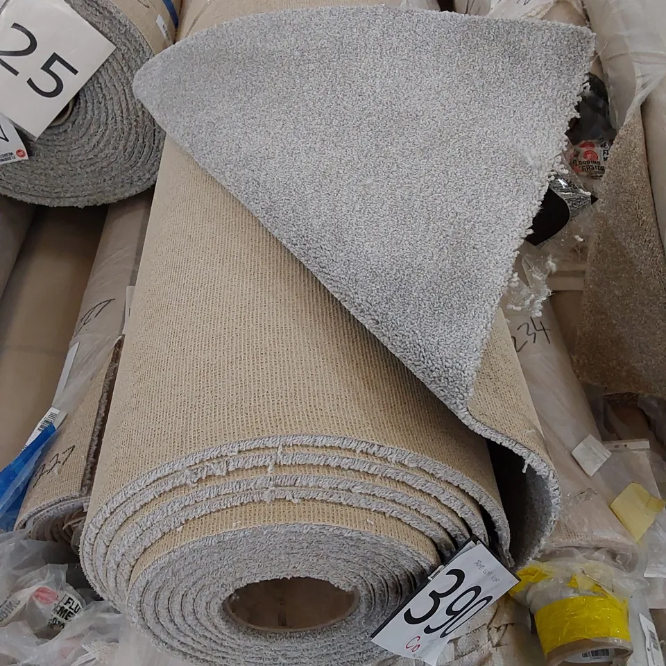 ROLL OF QUALITY PRIMO ULTRA ARGENT CARPET // SIZE: 4 X 8m