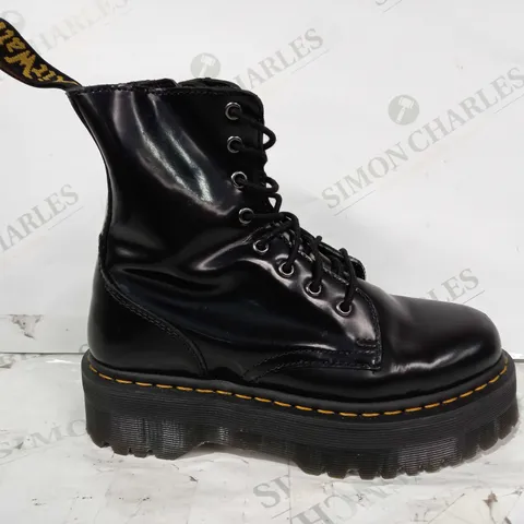 BOXED PAIR OF DR MARTENS BOOTS IN BLACK SIZE UNSPECIFIED