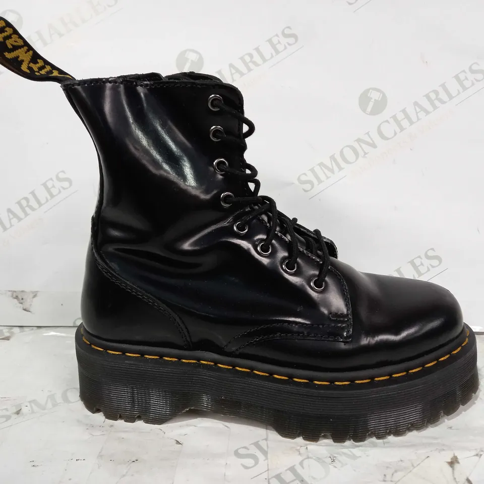 BOXED PAIR OF DR MARTENS BOOTS IN BLACK SIZE UNSPECIFIED
