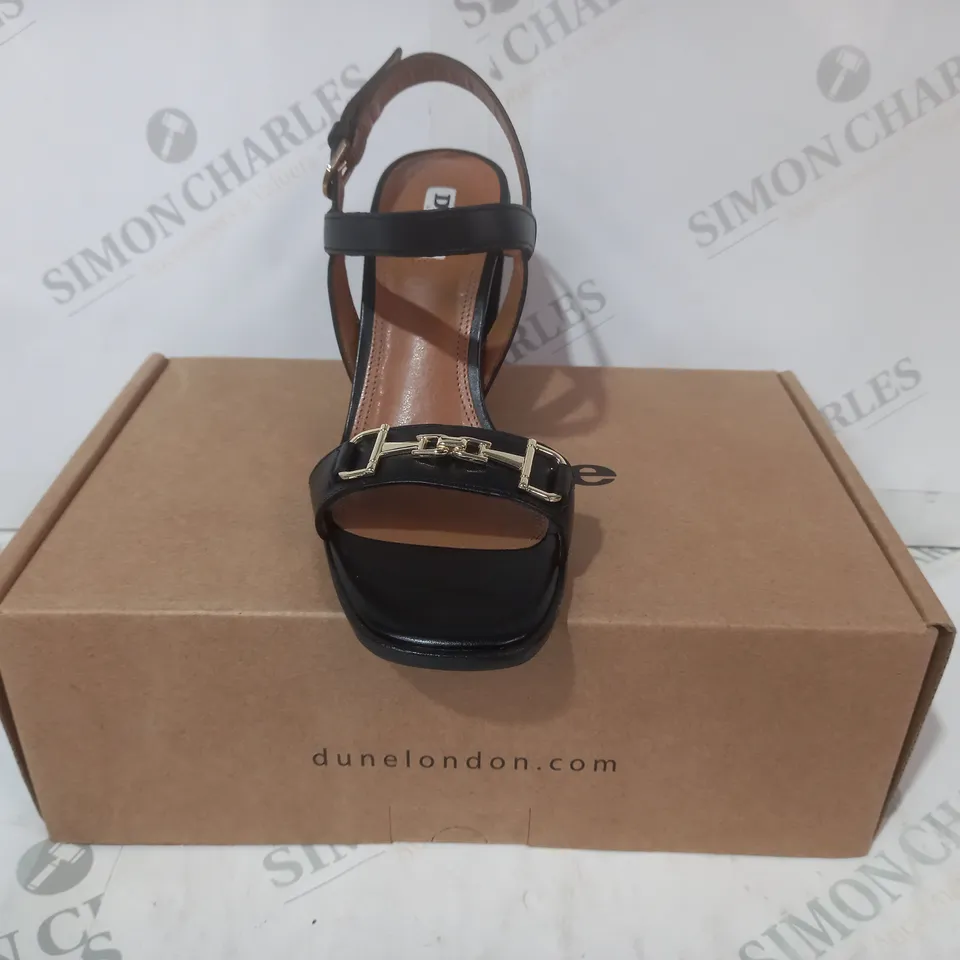 BOXED PAIR OF DUNE LONDON LEATHER SNAFFLE BLOCK HEEL SANDALS IN BLACK SIZE 6