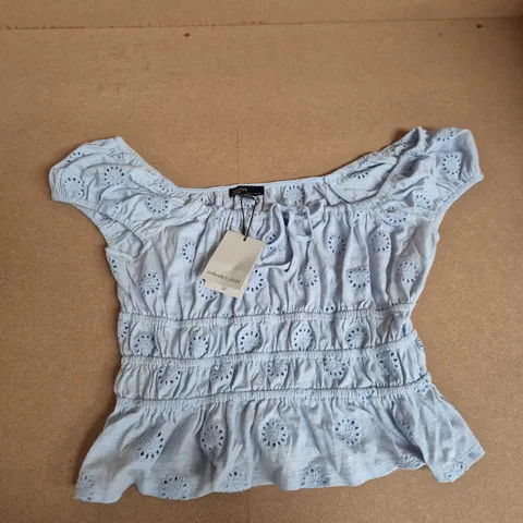 NOBODYS CHILD BRODERIE SHIRRED MILKMAID TOP IN BLUE - UK 10