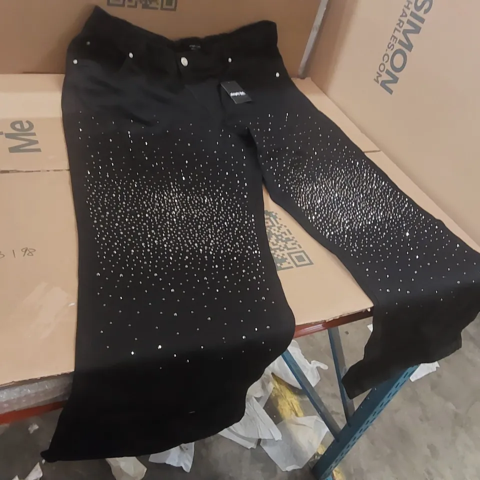 BOX CONTAINING APPROXIMATELY 8x BRAND NEW SIMPLY BE EMBELLISHED WIDE LEG JEANS - SIZE 32