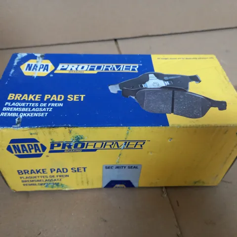 NAPA BRAKE PAD SET 