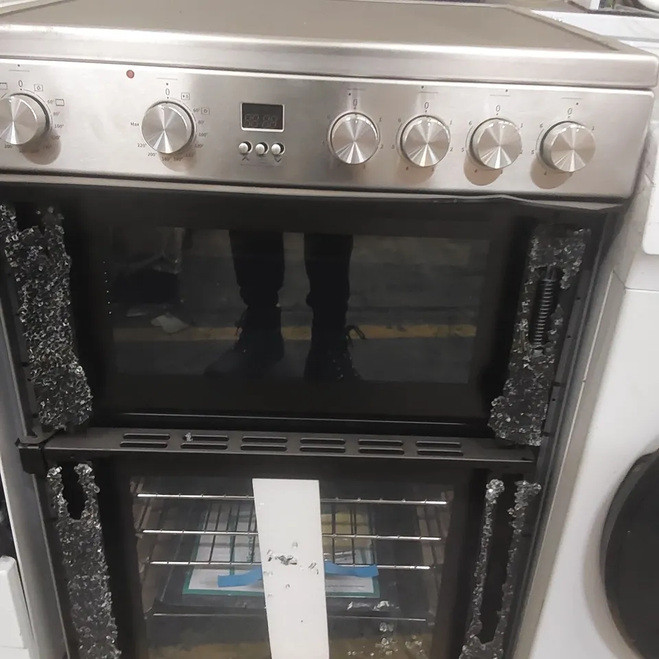 2x OVENS WITH DAMAGED FRONTS - SWAN AND HISENSE 