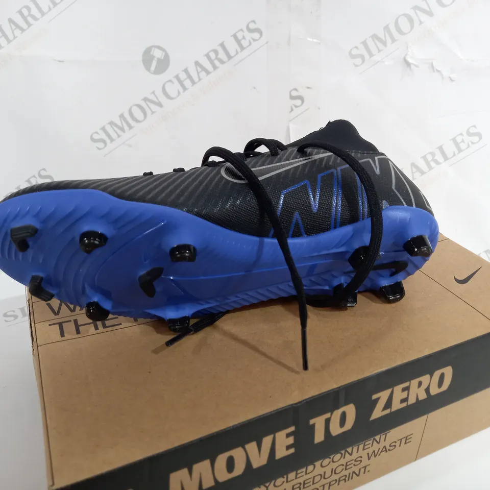 BOXED PAIR OF NIKE MERCURIAL BOOTS SIZE 3.5