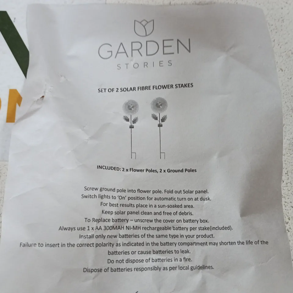 GARDEN STORIES SOLAR FIBRE FLOWER STAKES – SET OF 2