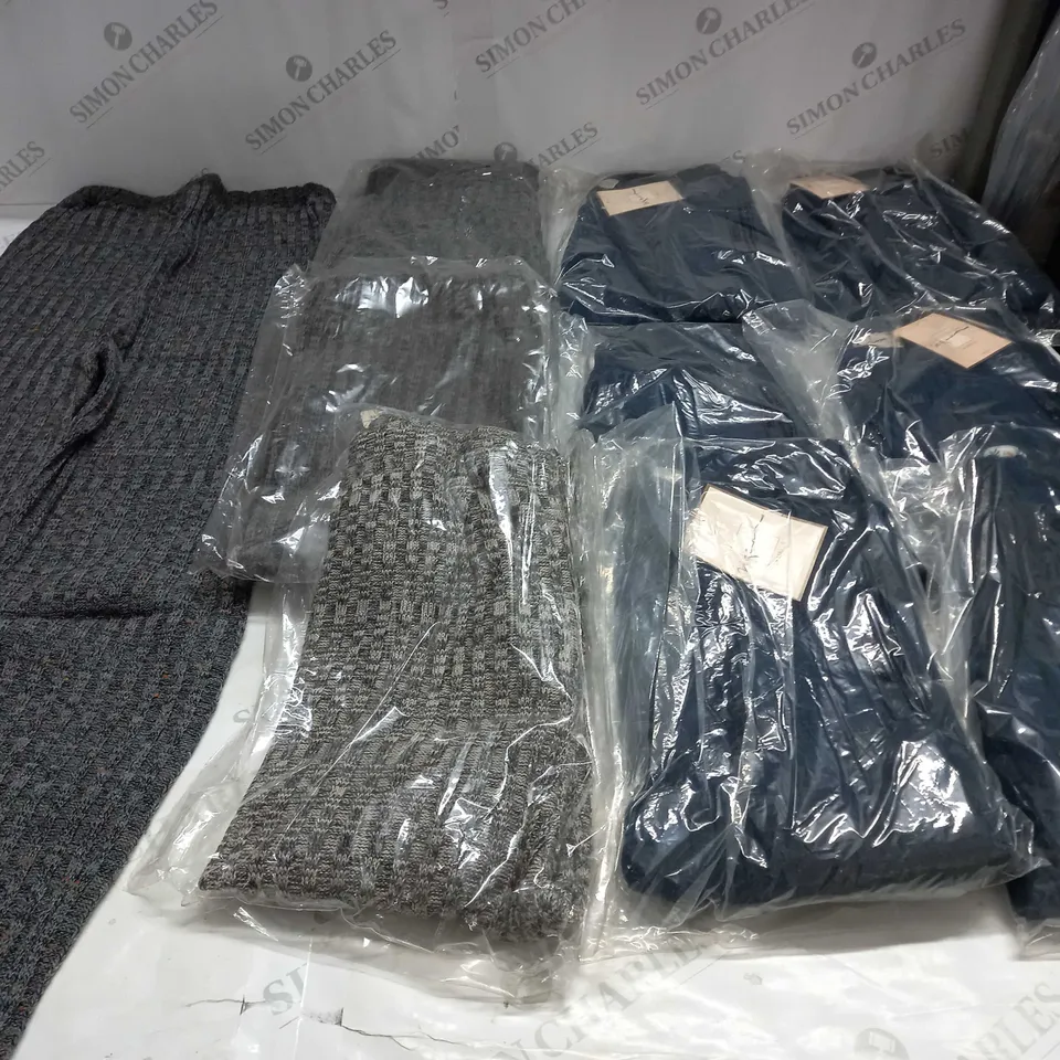 APPROXIMATELY 10 ASSORTED CLOTHING ITEMS IN VARIOUS SIZES AND COLOURS TO INCLUDE PANTS