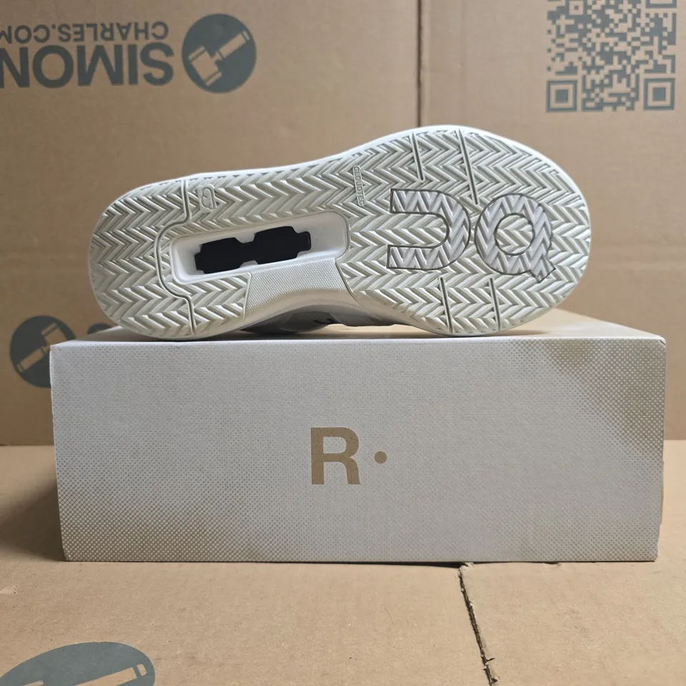 BOXED PAIR OF ON THE ROGER CLUBHOUSE PRO TRAINERS IN WHITE/ICE SIZE UK 4.5