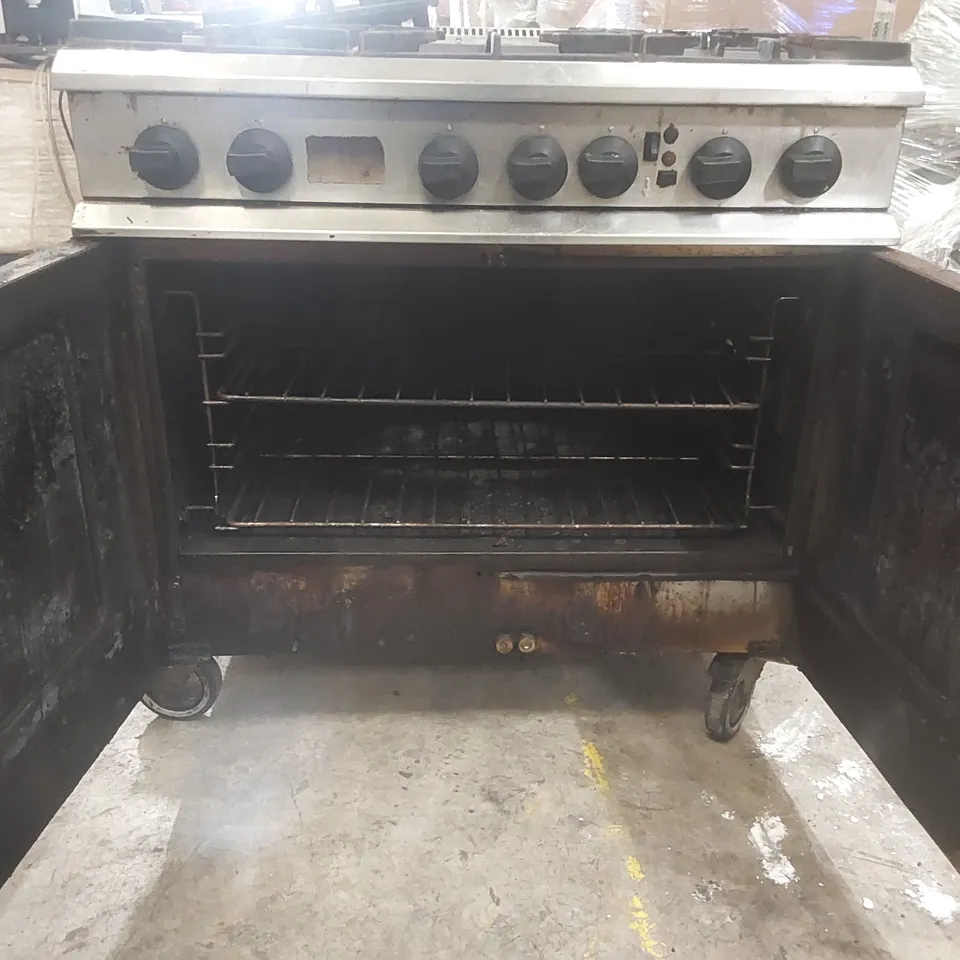 MOORWOOD VULCAN 6 BURNER RANGE