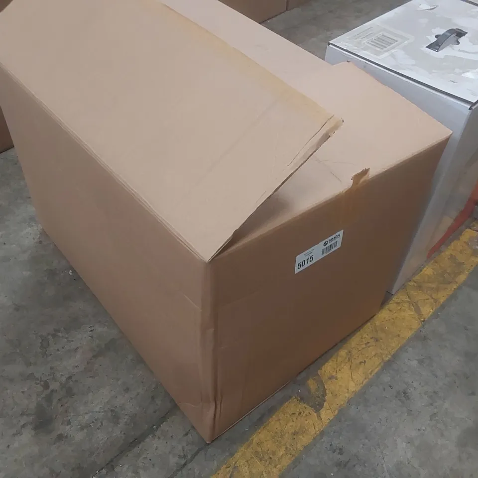 BOX CONTAINING A LARGE QUANTITY OF ASSORTED EASTER PRODUCTS