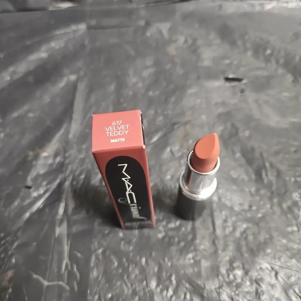 MAC MACXIMAL MATTE LIPSTICK VELVET TEDDY – SHADE 617 (VELVET TEDDY), MATTE FINISH