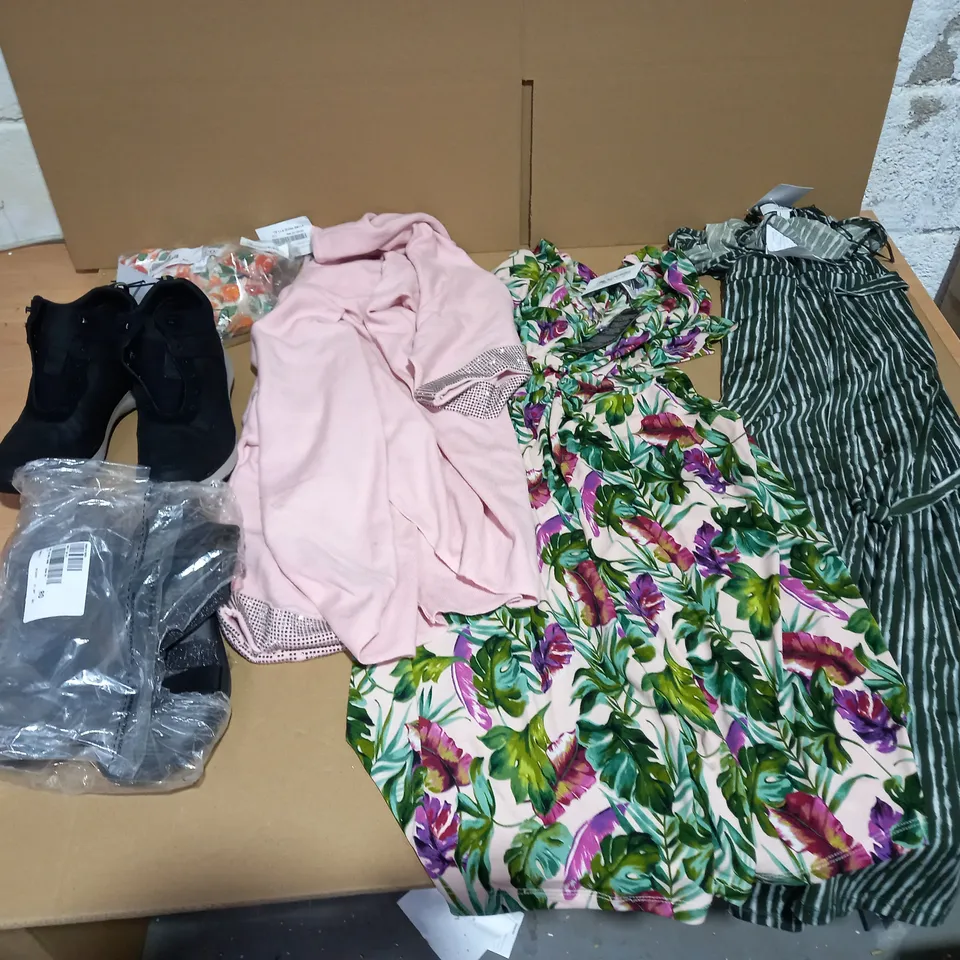 LOT OF ASSORTED CLOTHES TO INCLUDE CAROLE HOCHMAN PURPLE COAT, SKETCHERS ARCH FIT TRAINER, AND NINA LEONARD LARGE NAVY LEGGINGS ETC. 