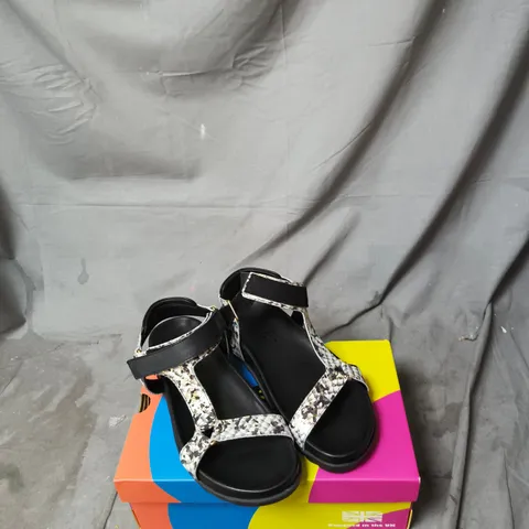 ADESSO AFRA LEATHER SANDAL UK 6