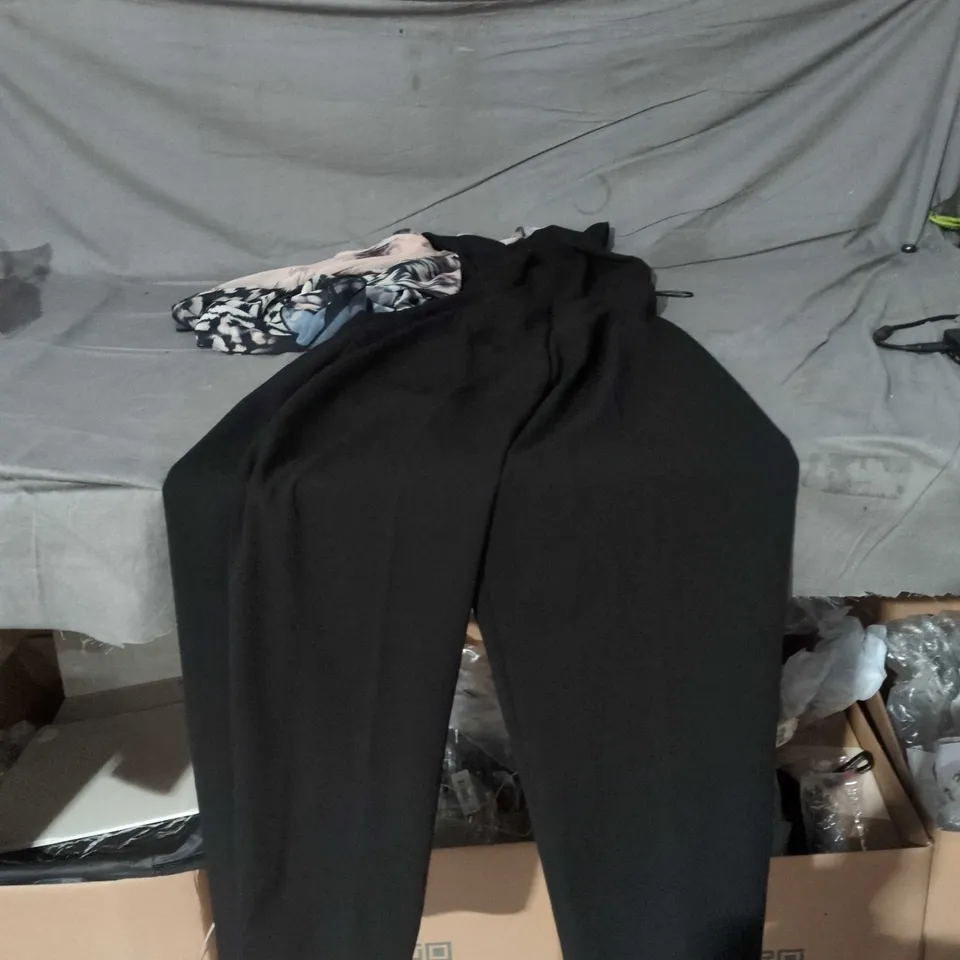 WALLIS WOMEN'S BLACK TROUSERS WITH ATTACHED PRINTED TOP, UK 16 (EU 44) – TAG ATTACHED