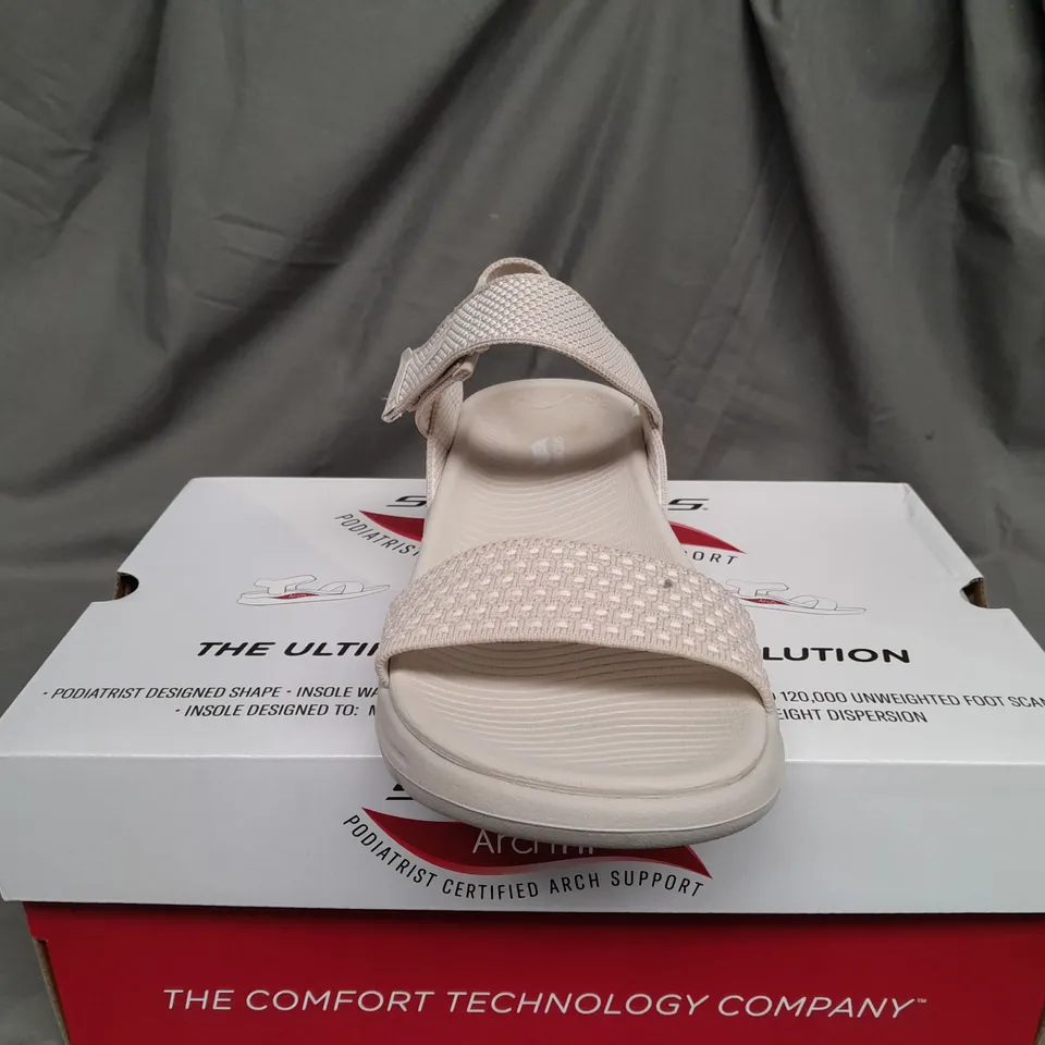 BOXED PAIR OF SKECHERS GO WALK OPEN TOE LOW WEDGE SANDALS IN CREAM SIZE 6