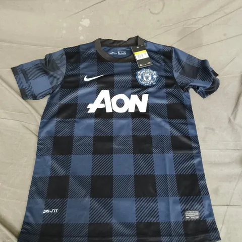 NIKE MANCHESTER UNITED JERSEY (#10 - ROONEY) - SMALL