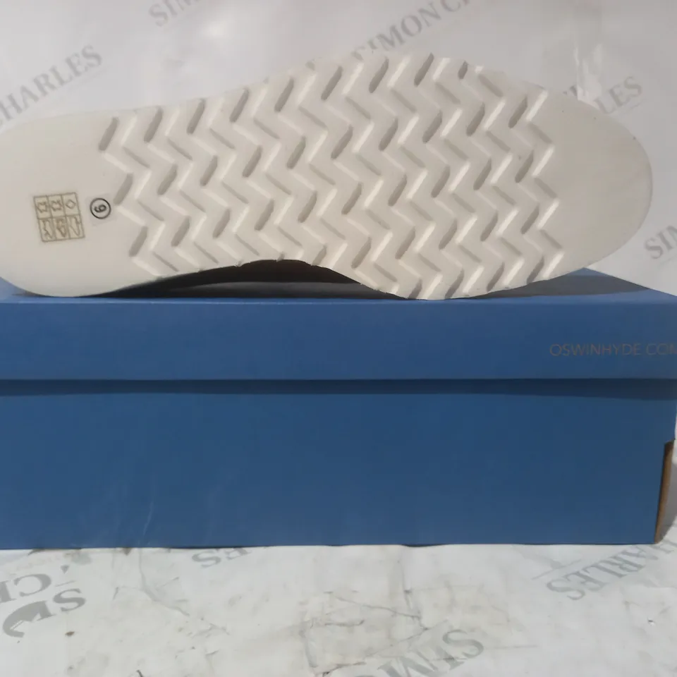 BOXED PAIR OF OSWIN HYDE LONDON SHOES IN TAN UK SIZE 9