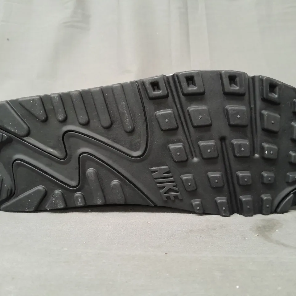 PAIR OF NIKE AIR SHOES IN BLACK/GREY UK SIZE 9