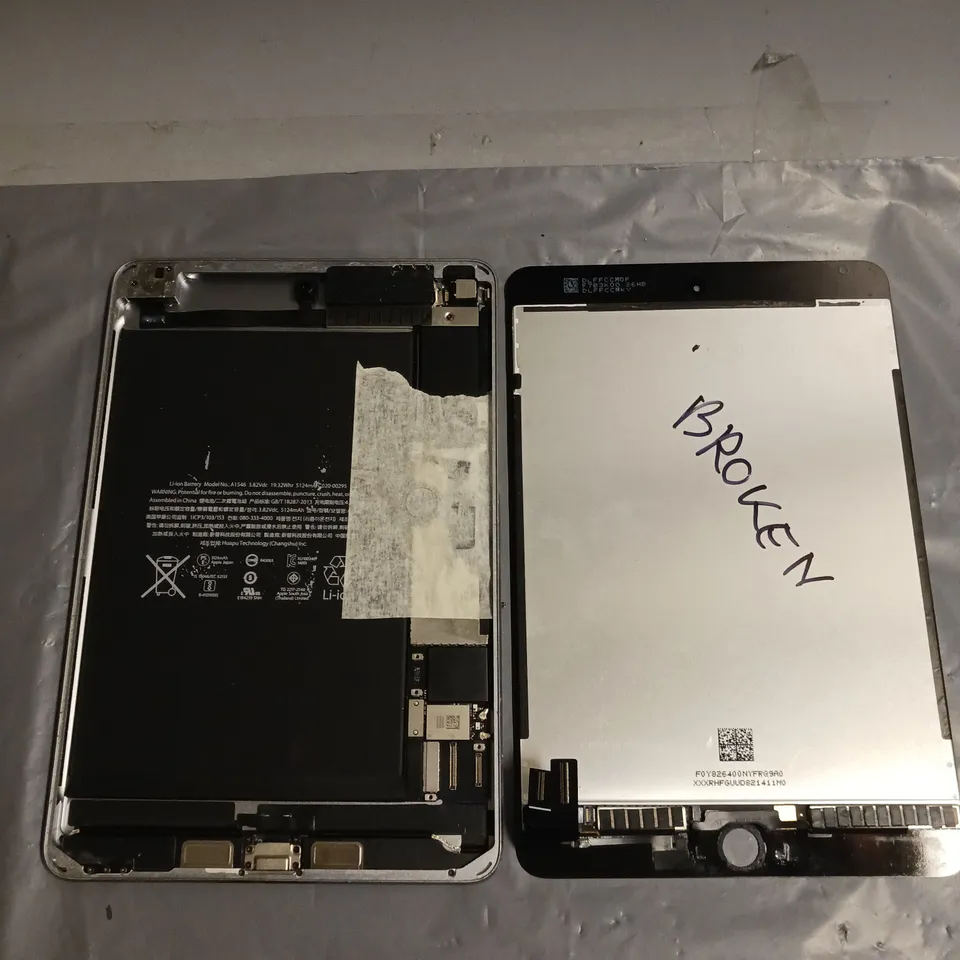 APPLE IPAD MINI 4 A1538 TABLET IN SILVER