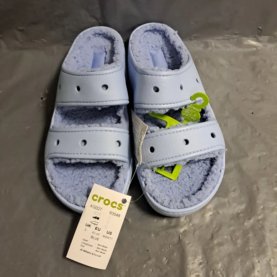 PAIR OF CROCS CLASSIC COZZY SANDAL IN BLUE SIZE UK 9