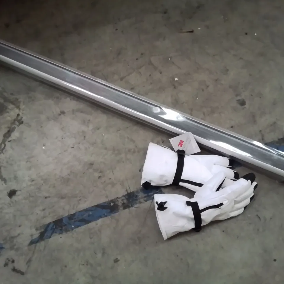 PALLET OF ASSORTED PRODUCTS, INCLUDING, 40" DESK, BATHROOM MIRROR, VENETIAN BLIND, 3M INSULATED GLOVES.