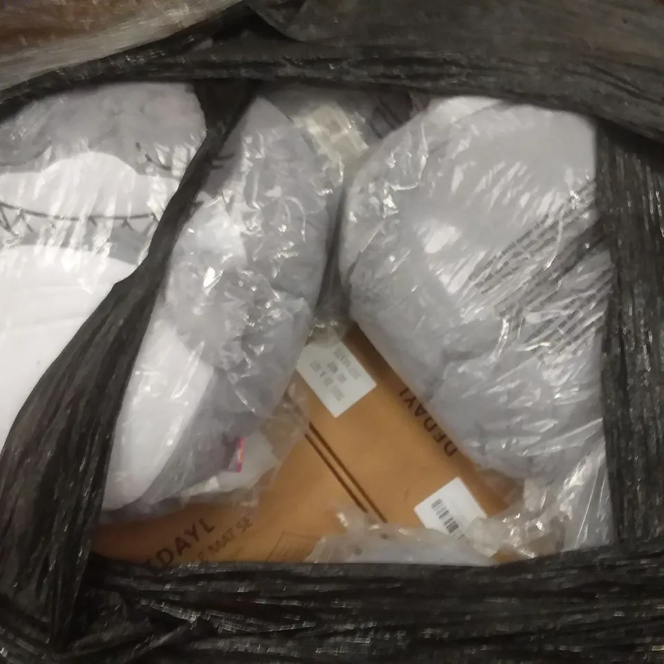 PALLET OF ASSORTED ITEMS INCLUDING DISTIANERT VACCUM CLEANER, HAPPY NAPPERS GREY SHARK, DEDAYL  PUZZLE MAT, AIRFINA 