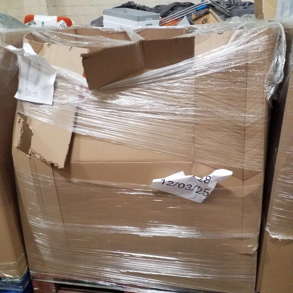 PALLET CONTAINING ASSORTED PRODUCTS INCLUDING 4-SLICE TOASTER, GLASS JUG BLENDER, ELECTRIC SCALE, & 3-IN-1 SANDWICH TOASTER