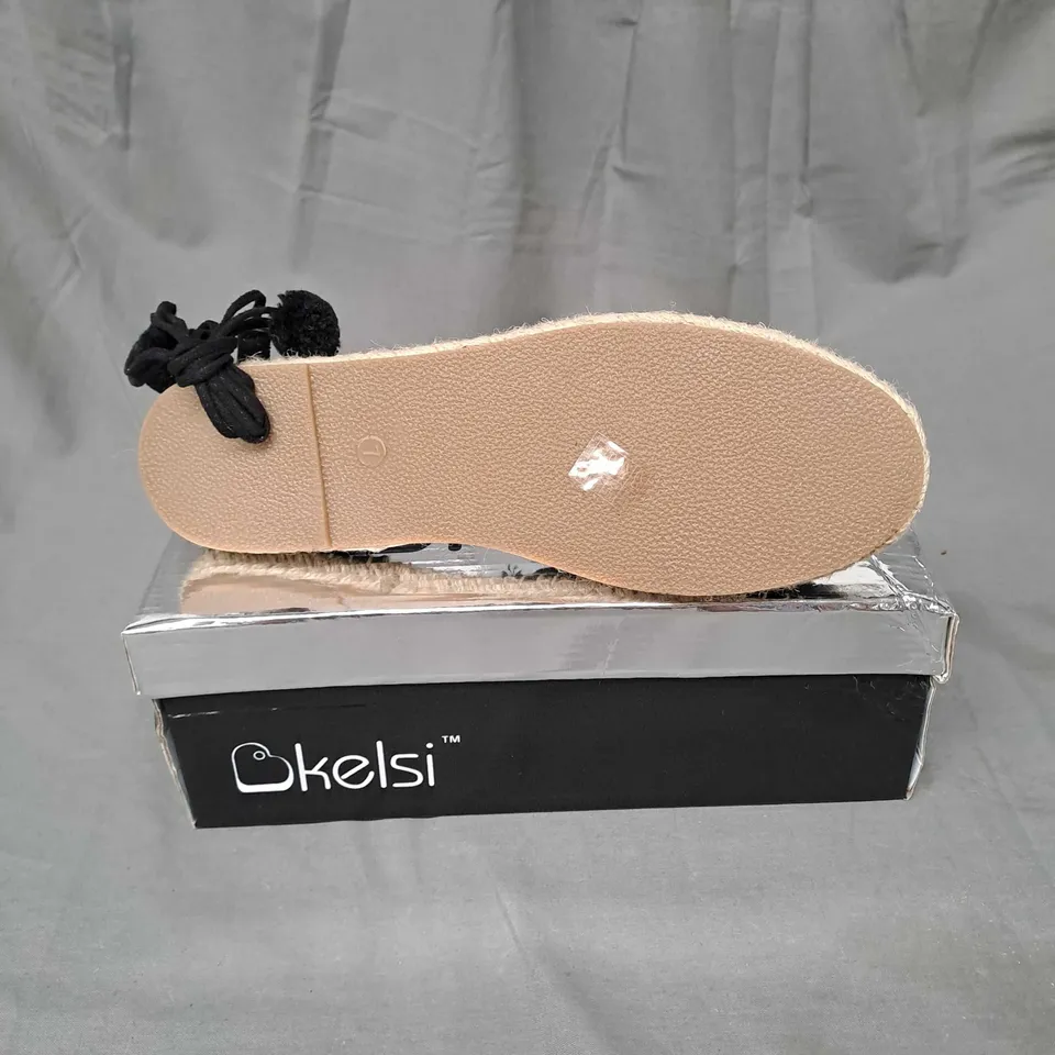 BOX OF APPROXIMATELY 10 PAIRS OF KELSI CLOSED TOE SANDALS IN BLACK - VARIOUS SIZES 