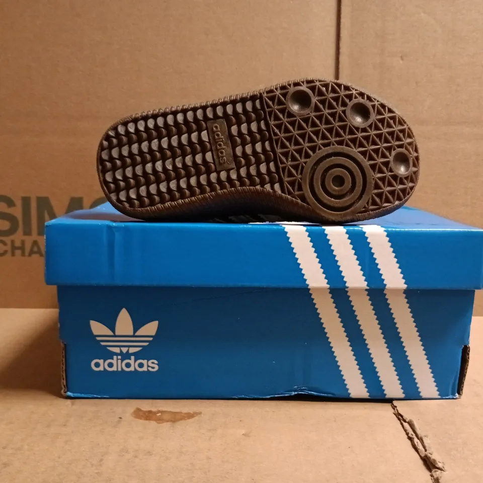 BOXED PAIR OF ADIDAS SAMBA OG KID'S TRAINERS IN BLACK/WHITE SIZE UK 7.5