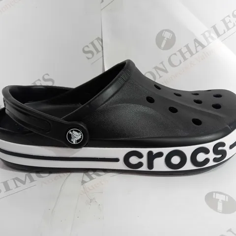 CROCS BAYABAND CLOG IN BACK & WHITE - EU 41-42