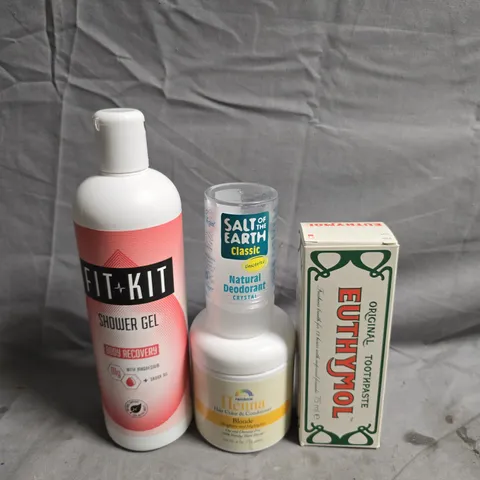 APPROXIMATELY 15 ASSORTED HEALTH & BEAUTY PRODUCTS TO INCLUDE TOOTHPASTE, NATURAL DEODRANT AND FITKIT