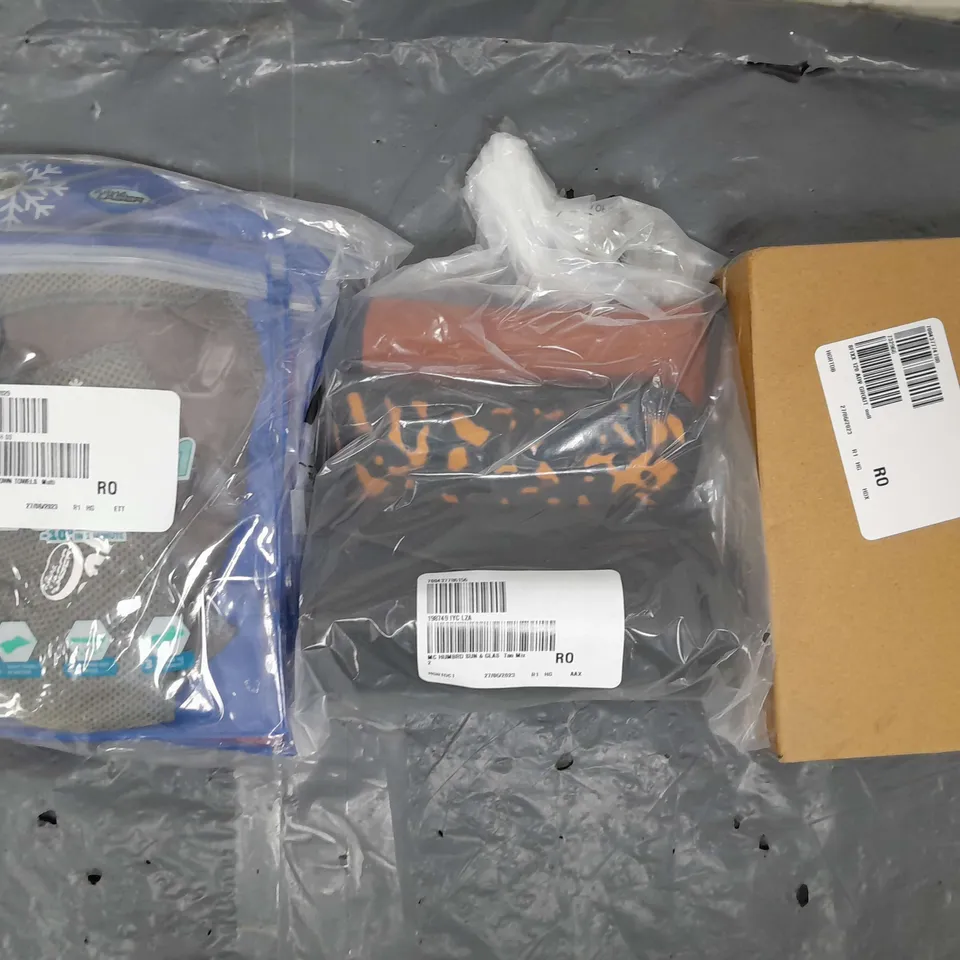 BOX OF APPROXIMATELY 15 ASSORTED HOUSEHOLD ITEMS TO INCLUDE SUNGLASSES. COOL DOWN TOWELS, ETC
