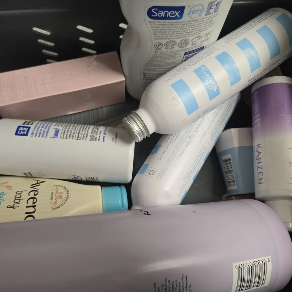 APPROX 12 ASSORTED BEAUTY PRODUCTS TO INCLUDE COLGATE TEETH WHITENENING KIT, SUKIN SHAMPOO, REDKEN SHAMPOO, ETC