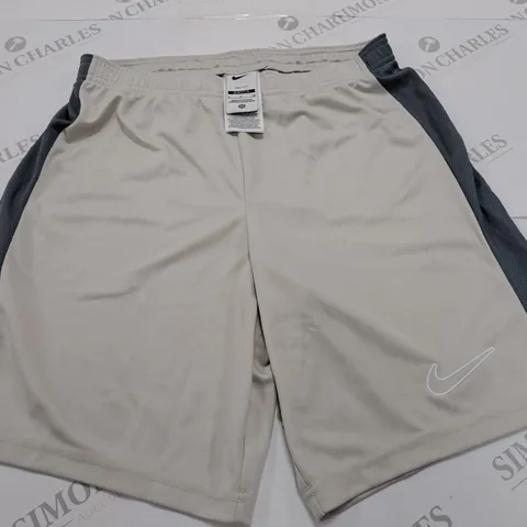 NIKE DRI-FIT CREAM SHORTS - SLIM FIT S