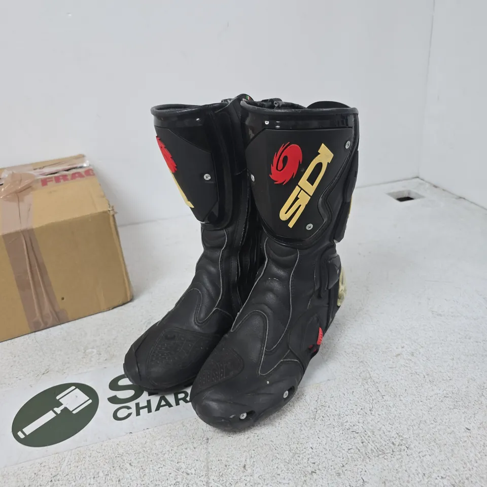 SIDI BLACK MOTORCYCLE BOOTS, UK 7 (EU 41) – PAIR