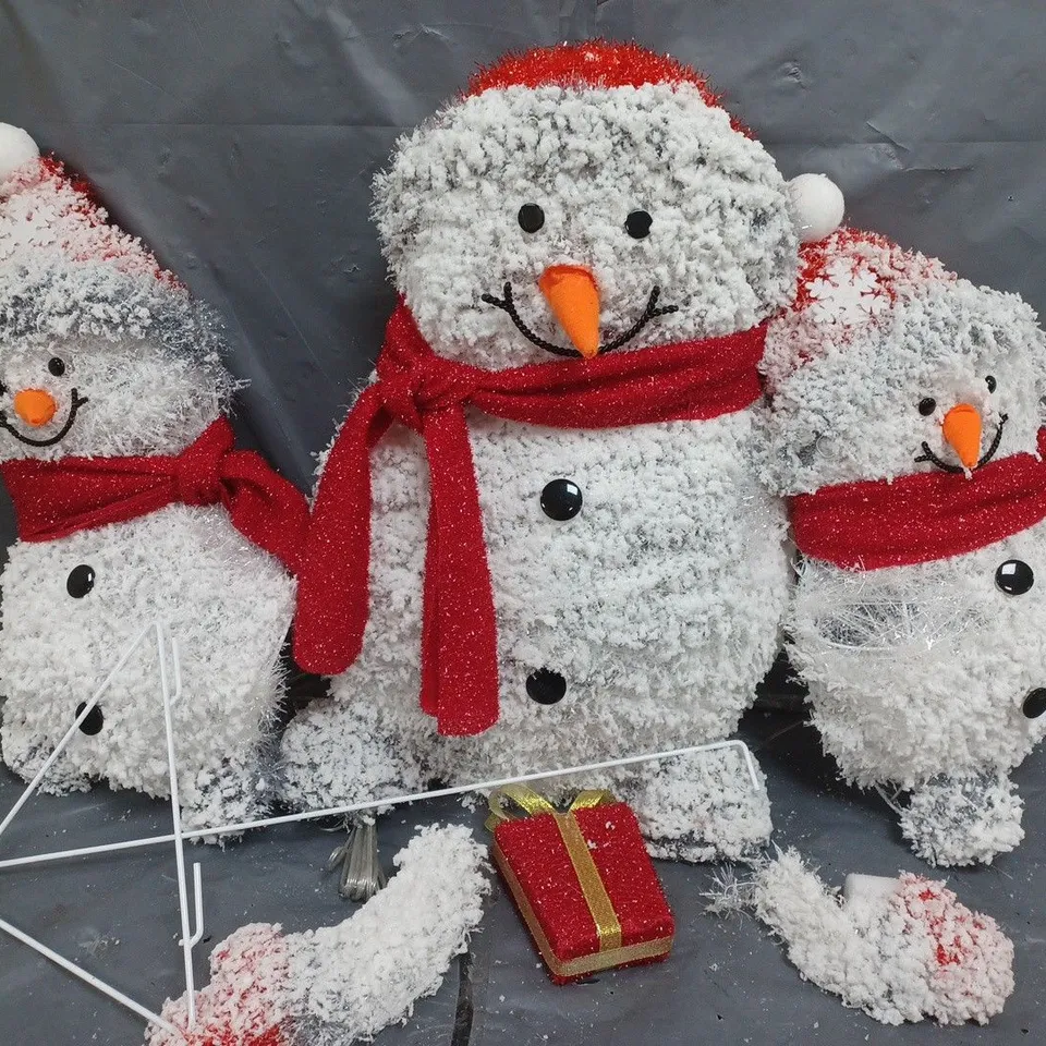 BOXED LIT SNOWY SNOWMAN FAMILY 