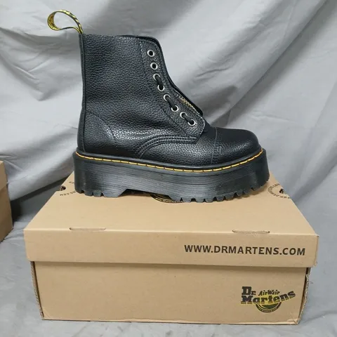 DR. MARTENS BLACK LEATHER BOOTS WITH YELLOW STITCHING AND AIRWAIR PULL TAB SIZE 6