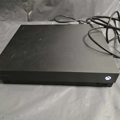 X BOX ONE X GAMES CONSOLE WITH CONTROLLER