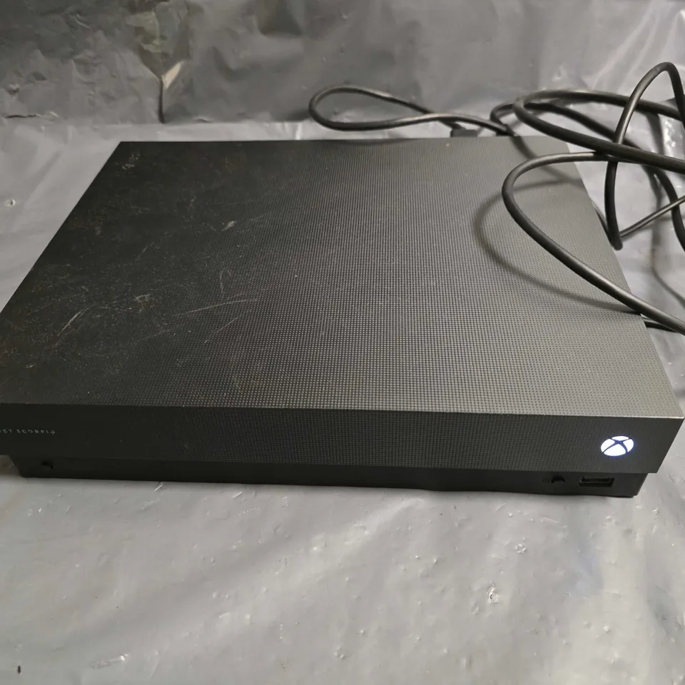 X BOX ONE X GAMES CONSOLE WITH CONTROLLER