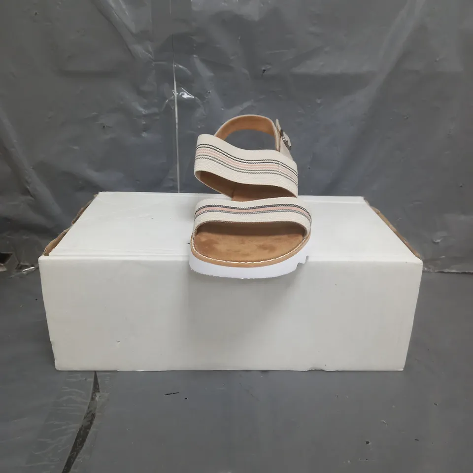 BOBS FROM SKECHERS DESERT KISS SANDALS TAUPE SIZE 8