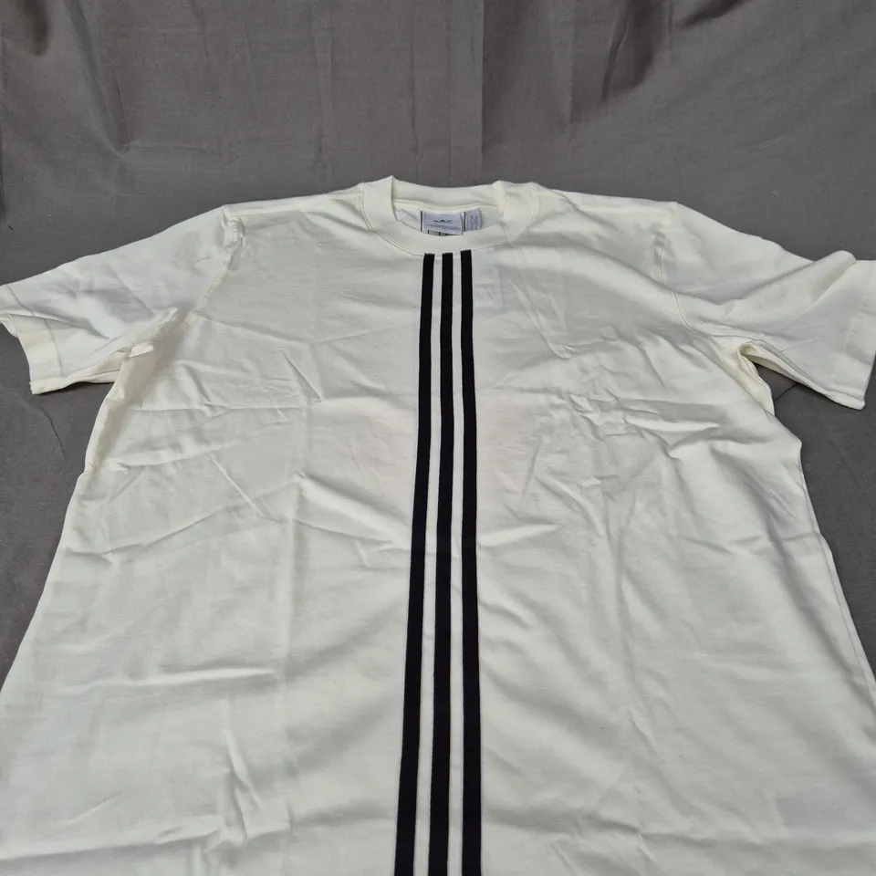 ADIDAS ORIGINAL CASUAL TEE SIZE M