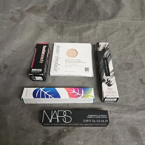 LOT OF APPROX 5 ASSORTED COSMETIC PRODUCTS TO INCLUDE - NARS POWERMATTE LIP PIGMENT IN 611 - HUDA BEAUTY LIQUID BLUSH IN INSTENSE GUAVA - FENTY BEAUTY VOLUMIZING MASCARA - ETC