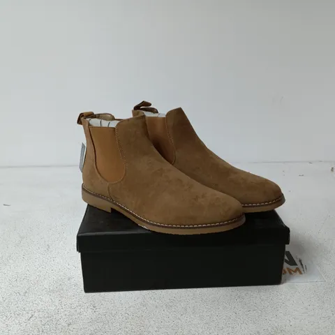 CHARLES SOUTHWELL KANSAS BOOTS SAND UK 10 BOXED