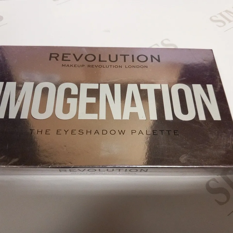 APPROXIMATELY 10 REVOLUTION MAKEUP REVOLUTION LONDON IMOGENATION THE EYE SHADOW PALETTE