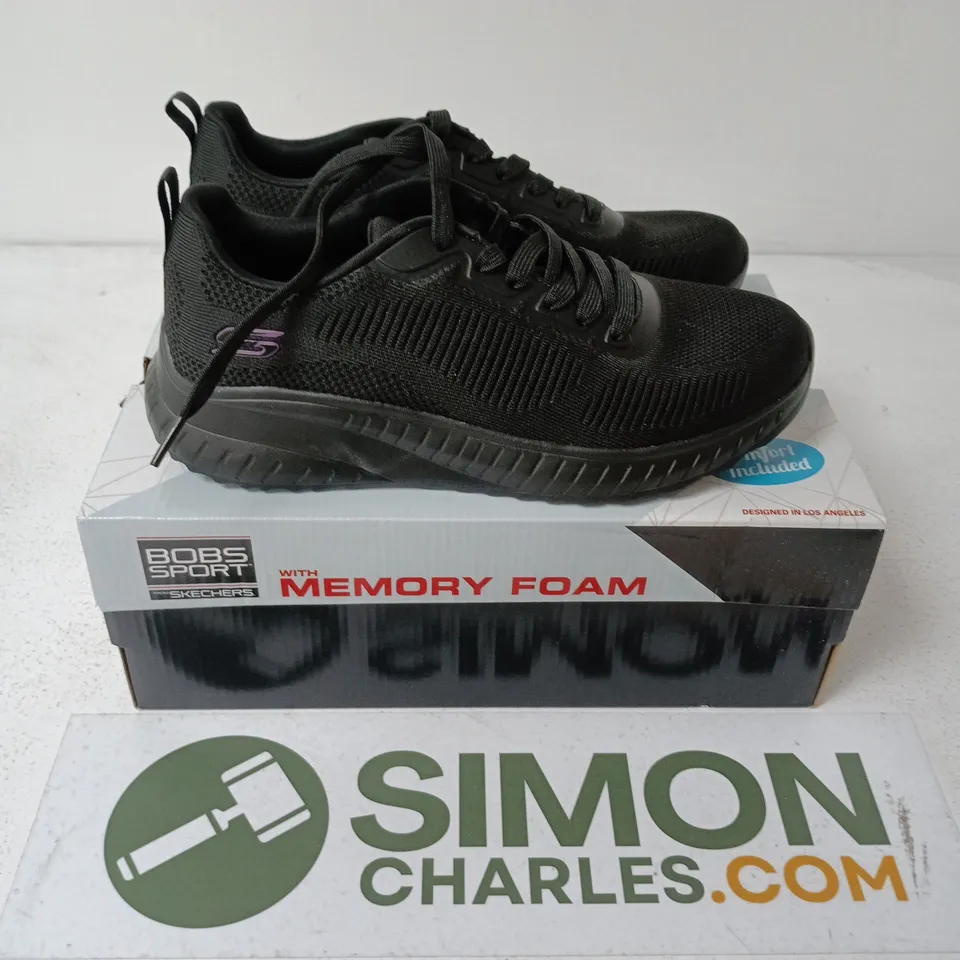 BOXED PAIR OF SKECHERS BOBS SPORT TRAINERS IN BLACK - UK 6