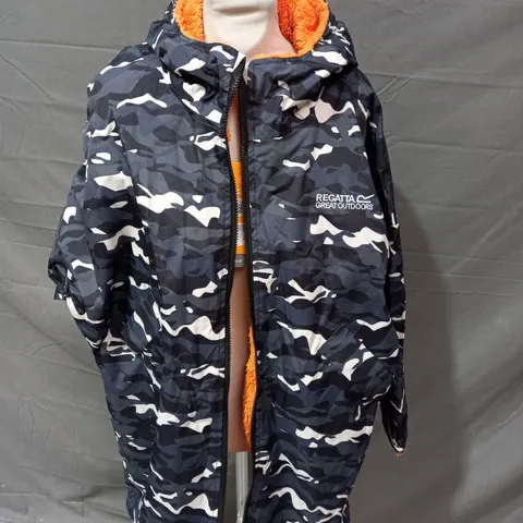 REGATTA CAMO WATERPROOF ROBE - 9-13 YEARS