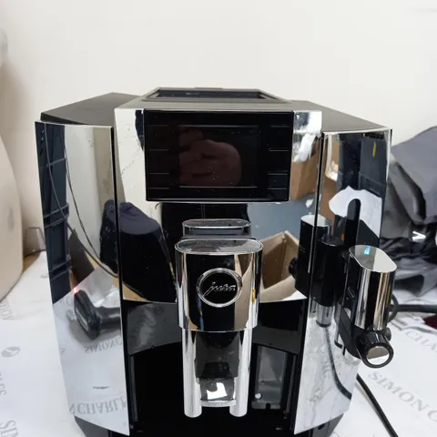 BOXED JURA E8 BEAN TO CUP COFFEE MACHINE 