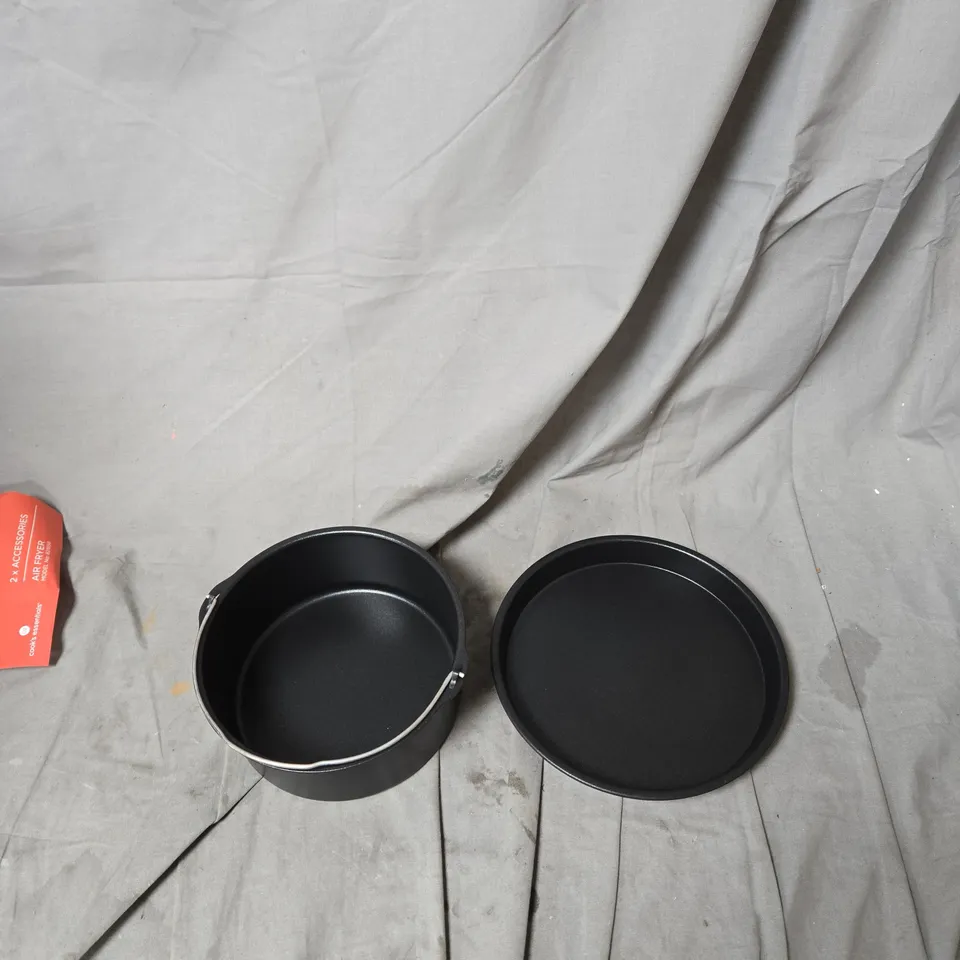 APPROXIMATELY 5 X COOK'S ESSENTIALS AIR FRYER ACCESSORIES – 2 X ROUND PANS
