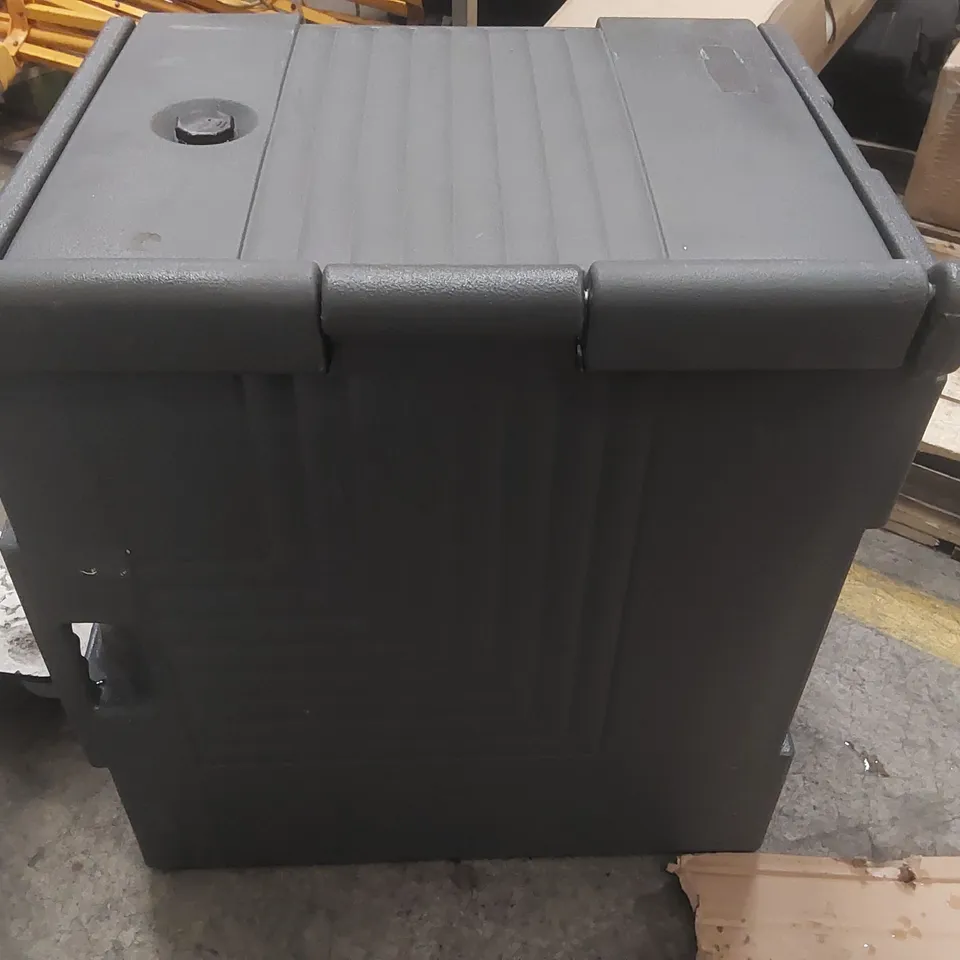 PORTABLE INSULATED FOOD BOX