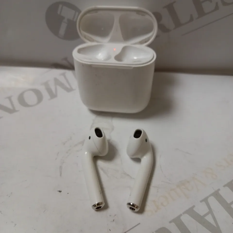 APPLE AIRPODS